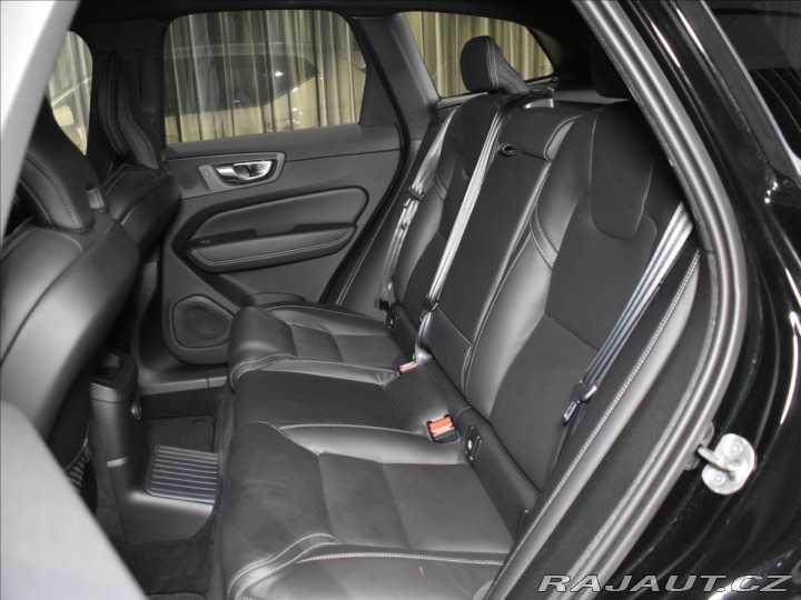Volvo XC60 2,0 T6 AWD PLUS Black Edi 2024
