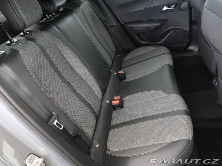 Peugeot 2008 1.2PureTech,74kW,Manuál,A 2024