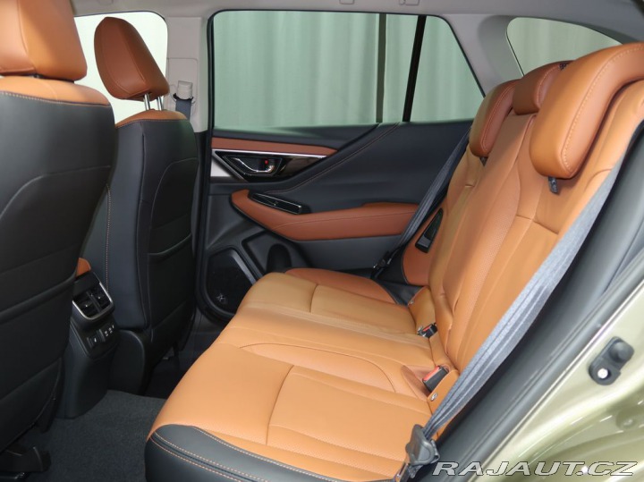 Subaru Outback Touring 4X4 AWD + hnědá k 2025