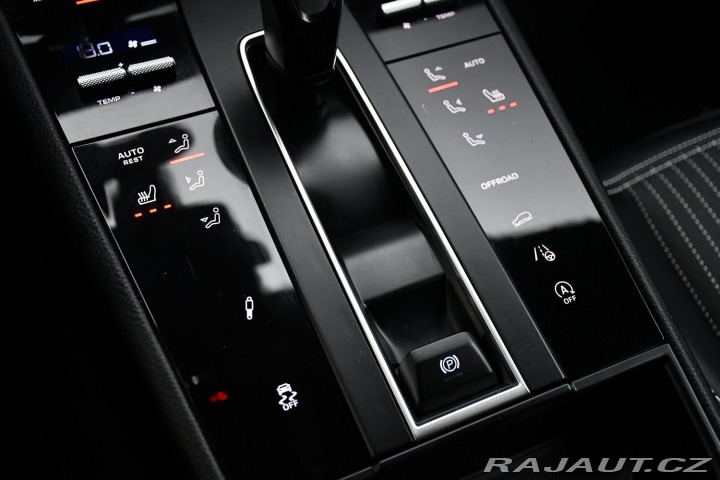 Porsche Macan T2.0 PDK CHRONO 2ALU ZÁRU 2023