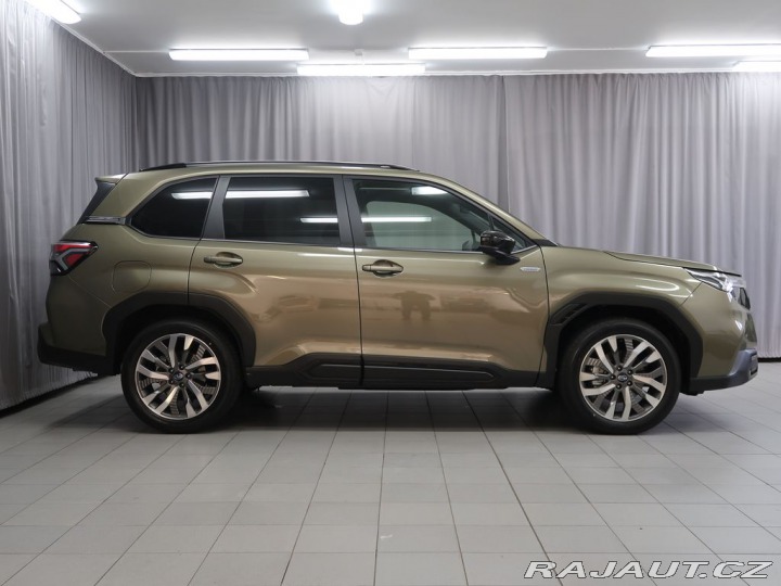 Subaru Forester TOURING 4X4. Dodání březe 2026