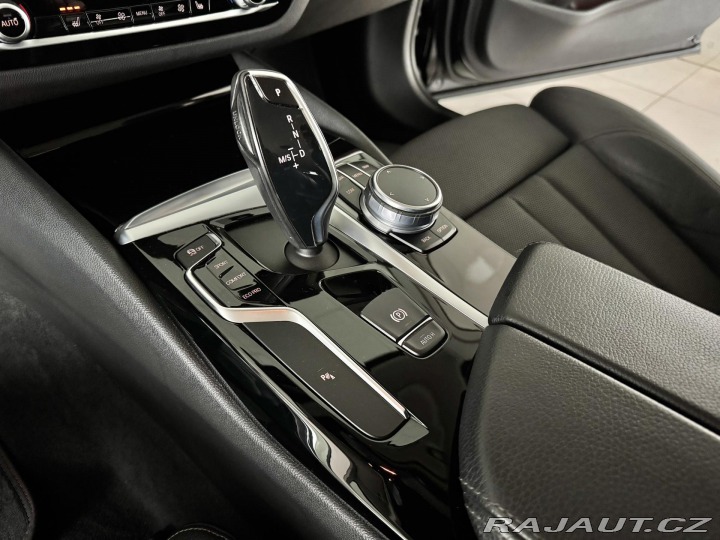 BMW 5 520d SportLine*REZERVACE! 2018