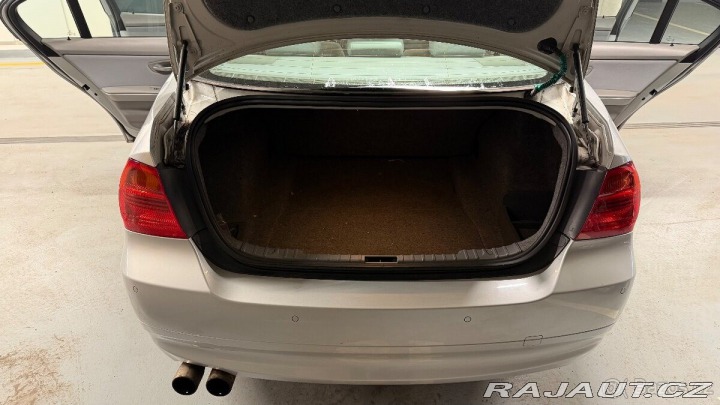 BMW 3 2,0   320i (110kw/150koni 1800