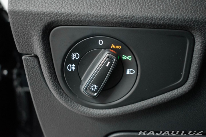 Volkswagen Touran 1.5 TSI *7.MÍST*WEBASTO*Č 2024