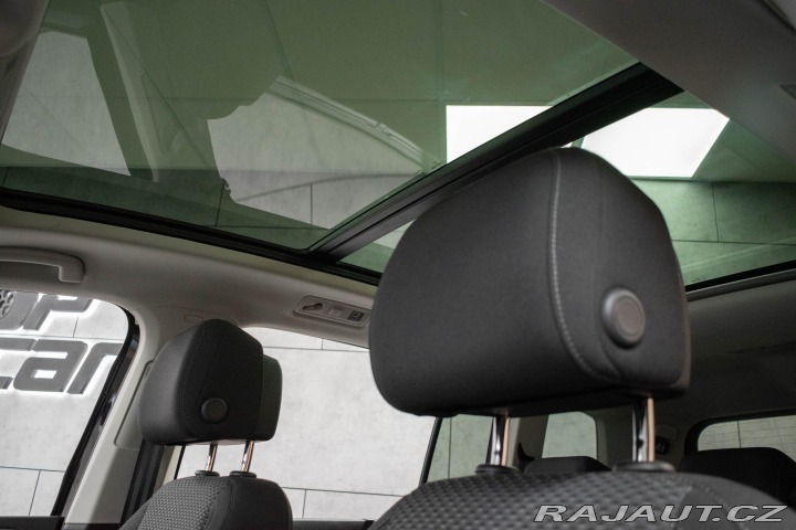 Volkswagen Touran 1.5 TSI *7.MÍST*WEBASTO*Č 2024