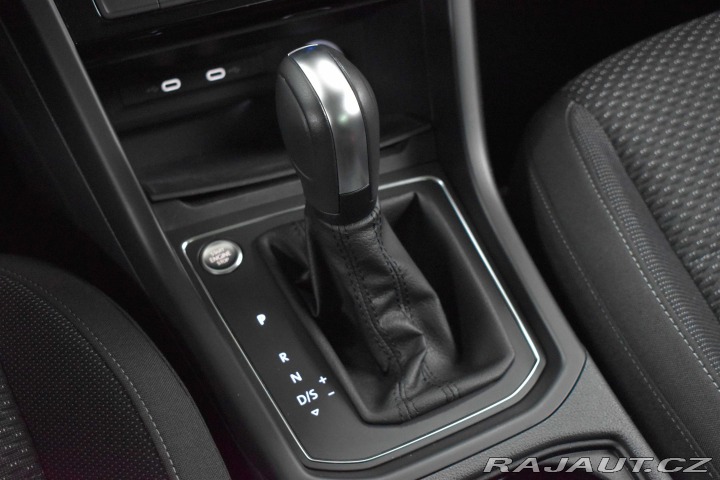 Volkswagen Touran 1.5 TSI *7.MÍST*WEBASTO*Č 2024