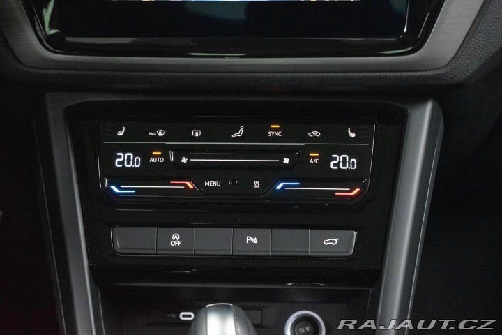 Volkswagen Touran 1.5 TSI *7.MÍST*WEBASTO*Č 2024