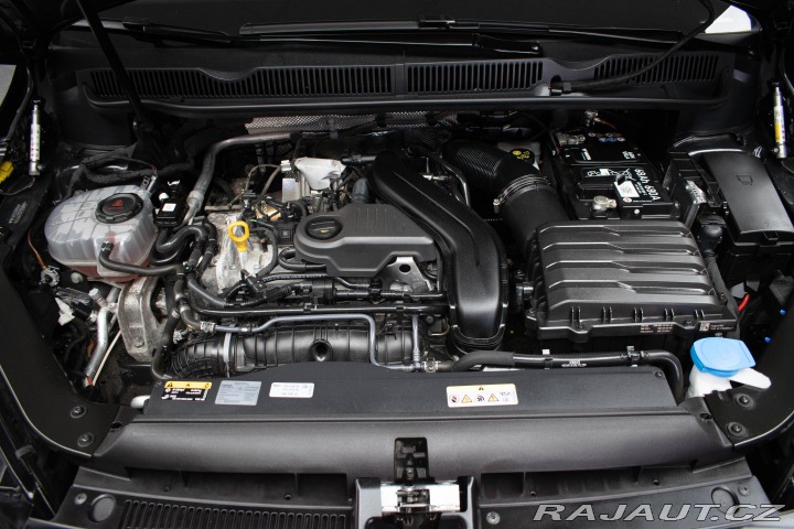 Volkswagen Touran 1.5 TSI *7.MÍST*WEBASTO*Č 2024