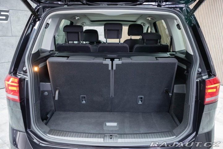 Volkswagen Touran 1.5 TSI *7.MÍST*WEBASTO*Č 2024