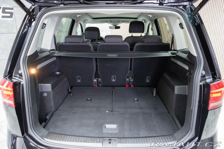 Volkswagen Touran 1.5 TSI *7.MÍST*WEBASTO*Č 2024