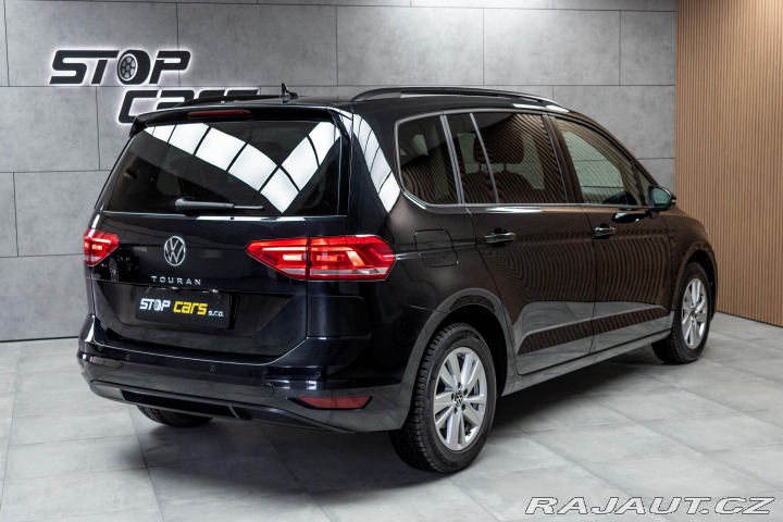 Volkswagen Touran 1.5 TSI *7.MÍST*WEBASTO*Č 2024