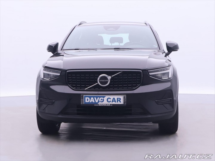 Volvo XC40 2,0 B4 145kW DCT Plus Dar 2022