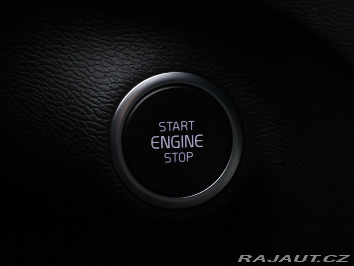 Volvo XC40 2,0 B4 145kW DCT Plus Dar 2022