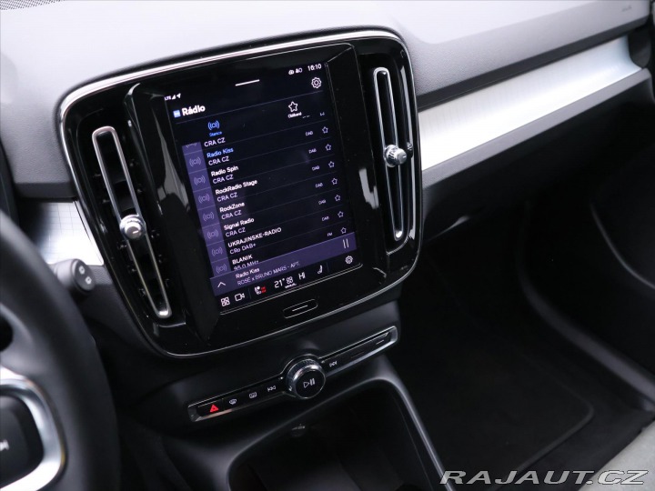 Volvo XC40 2,0 B4 145kW DCT Plus Dar 2022