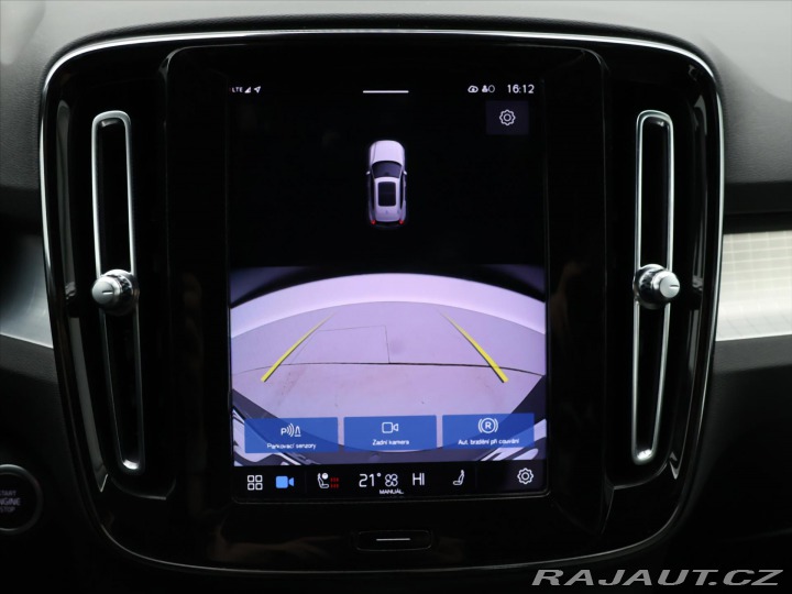 Volvo XC40 2,0 B4 145kW DCT Plus Dar 2022