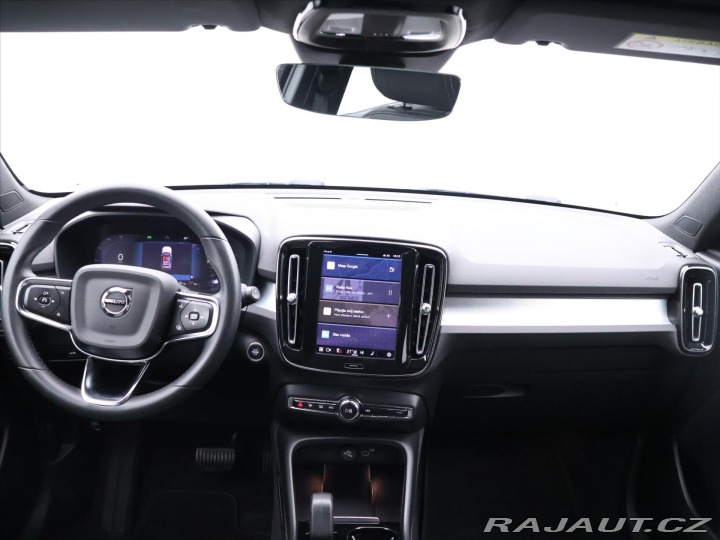 Volvo XC40 2,0 B4 145kW DCT Plus Dar 2022