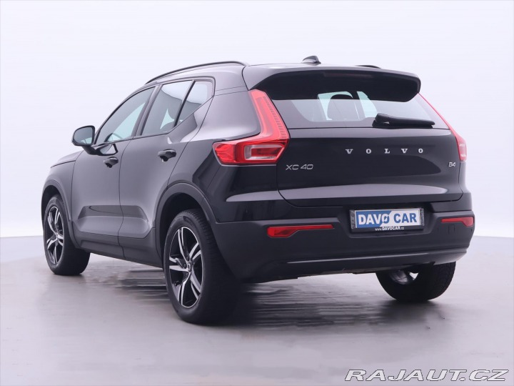 Volvo XC40 2,0 B4 145kW DCT Plus Dar 2022