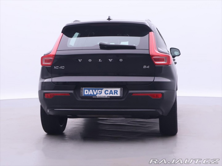Volvo XC40 2,0 B4 145kW DCT Plus Dar 2022