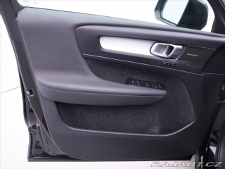 Volvo XC40 2,0 B4 145kW DCT Plus Dar 2022