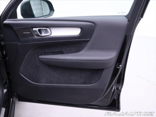 Volvo XC40 2,0 B4 145kW DCT Plus Dar 2022