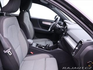 Volvo XC40 2,0 B4 145kW DCT Plus Dar 2022