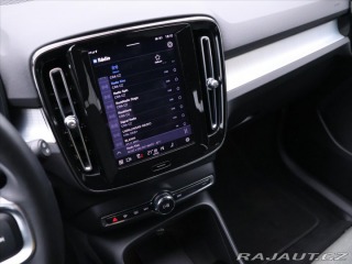 Volvo XC40 2,0 B4 145kW DCT Plus Dar 2022