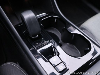 Volvo XC40 2,0 B4 145kW DCT Plus Dar 2022