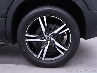 Volvo XC40 2,0 B4 145kW DCT Plus Dar 2022