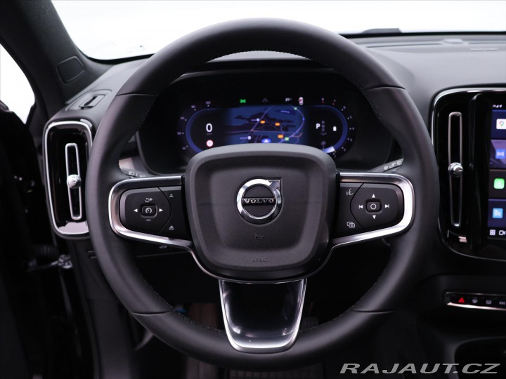 Volvo XC40 2,0 B4 145kW DCT Plus Dar 2022