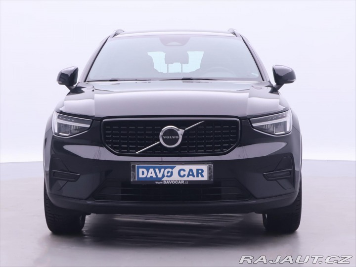Volvo XC40 2,0 B4 145kW DCT Plus Dar 2022
