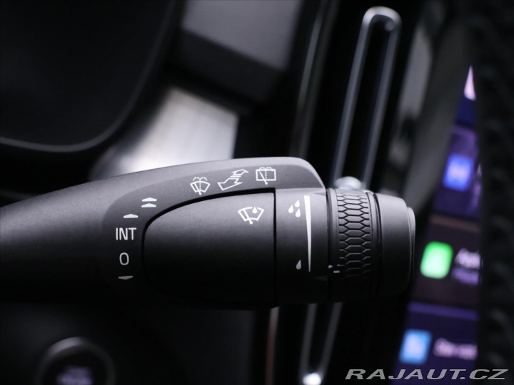 Volvo XC40 2,0 B4 145kW DCT Plus Dar 2022