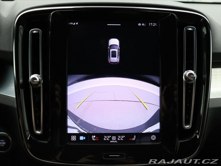 Volvo XC40 2,0 B4 145kW DCT Plus Dar 2022