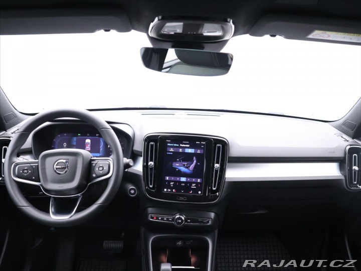 Volvo XC40 2,0 B4 145kW DCT Plus Dar 2022