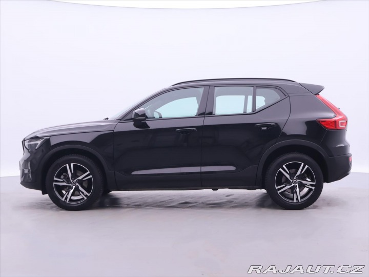 Volvo XC40 2,0 B4 145kW DCT Plus Dar 2022