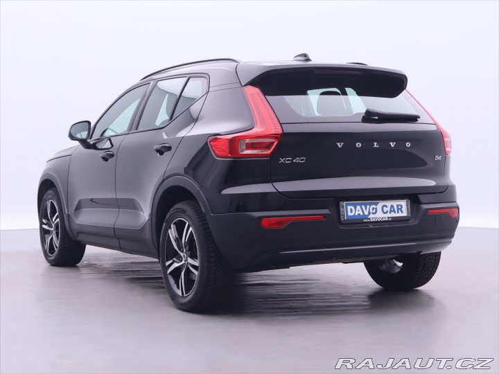 Volvo XC40 2,0 B4 145kW DCT Plus Dar 2022