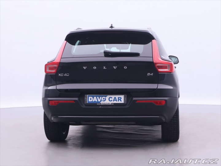 Volvo XC40 2,0 B4 145kW DCT Plus Dar 2022