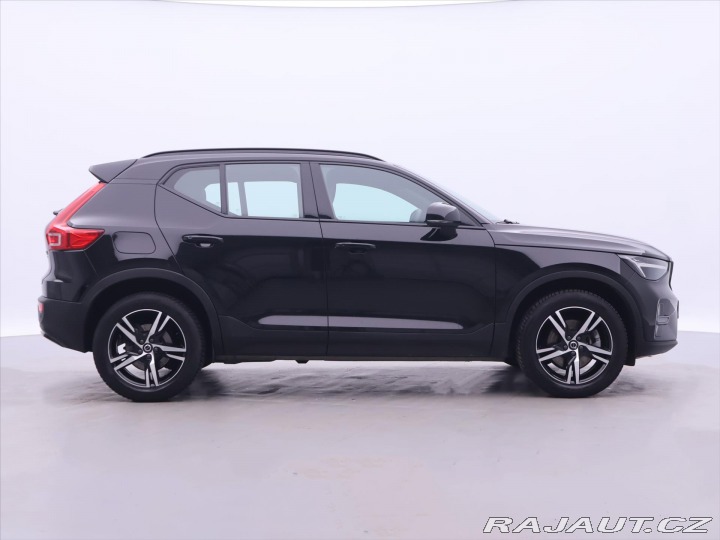 Volvo XC40 2,0 B4 145kW DCT Plus Dar 2022