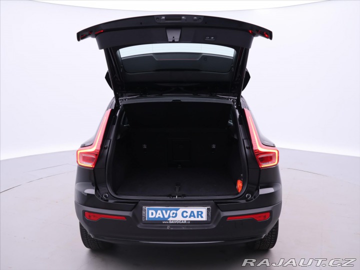 Volvo XC40 2,0 B4 145kW DCT Plus Dar 2022