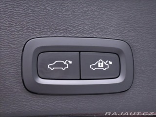 Volvo XC40 2,0 B4 145kW DCT Plus Dar 2022