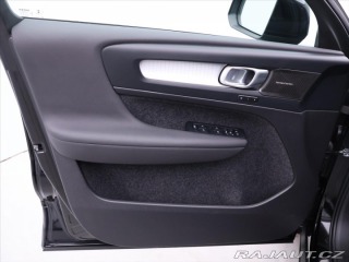 Volvo XC40 2,0 B4 145kW DCT Plus Dar 2022