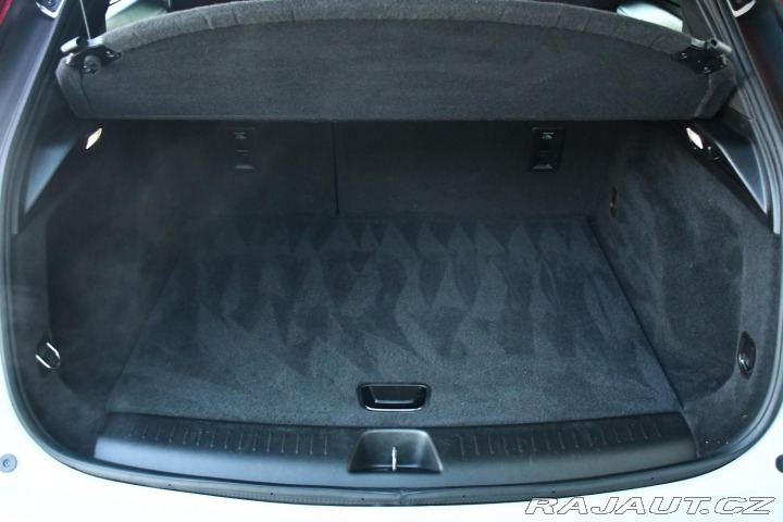 Cadillac Ostatní modely XT4 350T AWD BOSE KAMERA TAŽN 2022