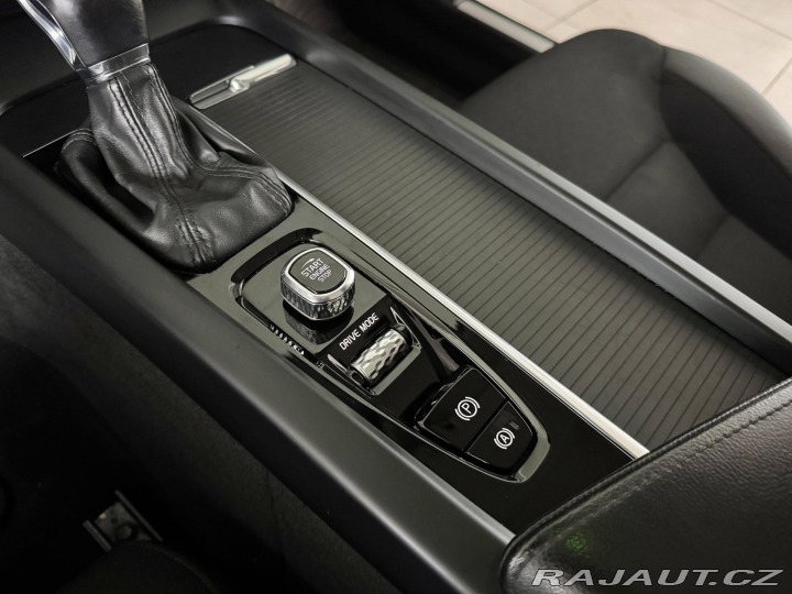 Volvo V60 D4 Aut*140kW*LED*REZERVAC 2019