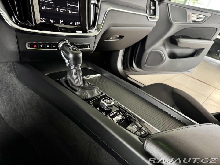 Volvo V60 D4 Aut*140kW*LED*REZERVAC 2019