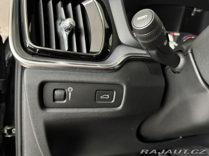 Volvo V60 D4 Aut*140kW*LED*REZERVAC 2019