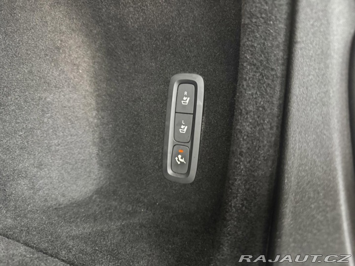 Volvo V60 D4 Aut*140kW*LED*REZERVAC 2019