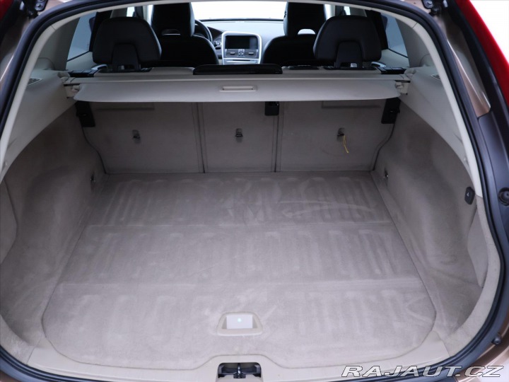 Volvo XC60 2,4 D3 120kW Aut. AWD Sum 2011