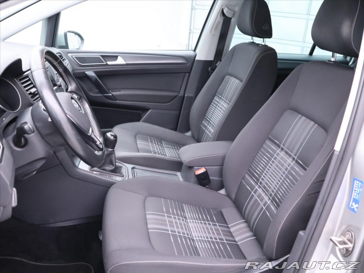 Volkswagen Ostatní modely 1,2 TSI 63kW Lounge 1.Maj 2015