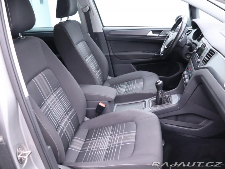 Volkswagen Ostatní modely 1,2 TSI 63kW Lounge 1.Maj 2015