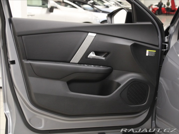 Citroën C4 1,2 PT 96kW AT Shine Pano 2023