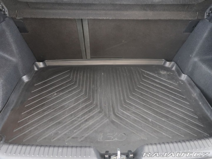 Hyundai i30 1.6GDi,CZ,1Maj,99kW,Manuá 2016